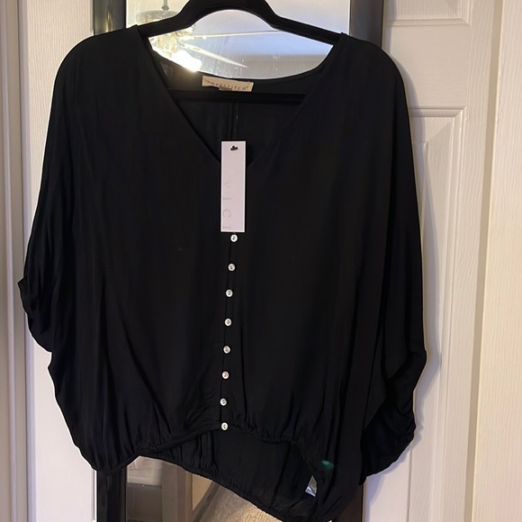 Vici Tops - NWT VICI LOVESTITCH Satin Challis Button Down Blouse ~ Small